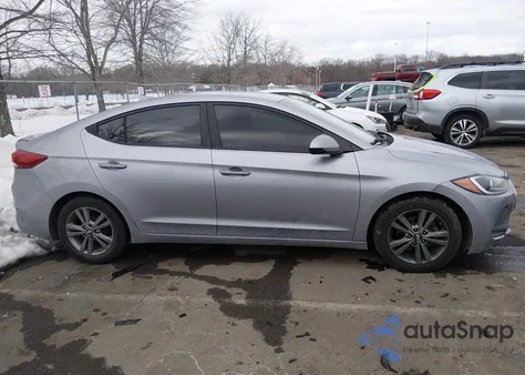 2017 Hyundai Elantra Se из США, поврежденный, VIN 5NPD84LFXHH185626